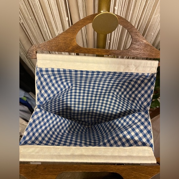 Mid-century vintage handmade purse w/ embroidered bird and wooden handle - Picture 11 of 12